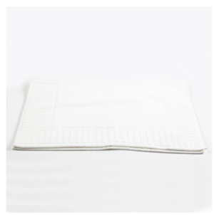 White piano key border hotel bath mat